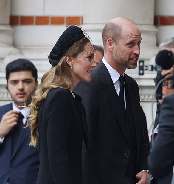 Kate Middleton | M&#x3B5; &#x3B5;&#x3BA;&#x3C4;&#x3C5;&#x3C6;&#x3BB;&#x3C9;&#x3C4;&#x3B9;&#x3BA;&#x3CC; &#x3BE;&#x3B1;&#x3BD;&#x3B8;&#x3CC; &#x3C7;&#x3C1;&#x3CE;&#x3BC;&#x3B1; &#x3C3;&#x3C4;&#x3B1; &#x3BC;&#x3B1;&#x3BB;&#x3BB;&#x3B9;&#x3AC; &#x3BA;&#x3B1;&#x3B9; &#x3C4;&#x3B9;&#x3C2; &#x3C0;&#x3AD;&#x3C1;&#x3BB;&#x3B5;&#x3C2; &#x3C4;&#x3B7;&#x3C2; &#x3B2;&#x3B1;&#x3C3;&#x3AF;&#x3BB;&#x3B9;&#x3C3;&#x3C3;&#x3B1;&#x3C2; &#x395;&#x3BB;&#x3B9;&#x3C3;&#x3AC;&#x3B2;&#x3B5;&#x3C4; &#x3C3;&#x3C4;&#x3B7;&#x3BD; &#x3BA;&#x3B7;&#x3B4;&#x3B5;&#x3AF;&#x3B1; &#x3C4;&#x3B7;&#x3C2; &#x3B4;&#x3BF;&#x3CD;&#x3BA;&#x3B9;&#x3C3;&#x3C3;&#x3B1;&#x3C2; &#x3C4;&#x3BF;&#x3C5; &#x39A;&#x3B5;&#x3BD;&#x3C4;