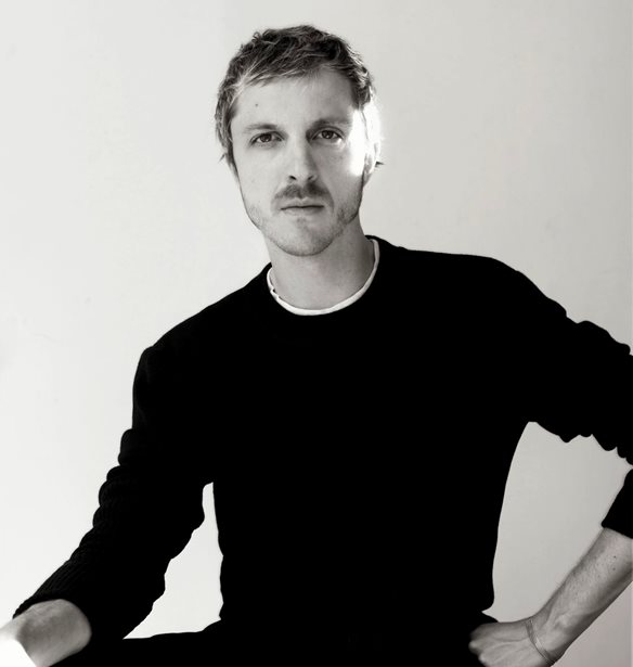 O Glenn Martens &#x3B5;&#x3AF;&#x3BD;&#x3B1;&#x3B9; &#x3BF; &#x3BD;&#x3AD;&#x3BF;&#x3C2; creative director &#x3C4;&#x3BF;&#x3C5; Maison Margiela