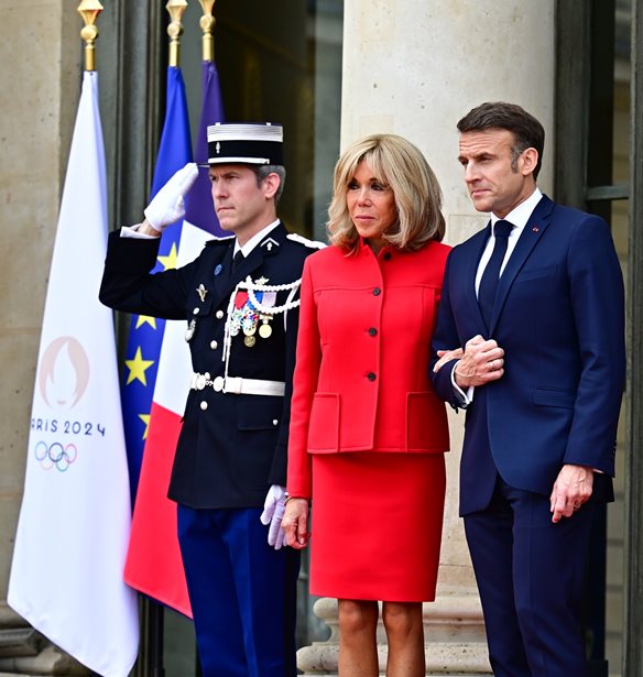 Brigitte Macron | &#x3A0;&#x3CE;&#x3C2; &#x3B8;&#x3B1; &#x3C6;&#x3BF;&#x3C1;&#x3AD;&#x3C3;&#x3B5;&#x3B9;&#x3C2; &#x3AD;&#x3BD;&#x3B1; monochromatic look &#x3C3;&#x3B1;&#x3BD; &#x3C4;&#x3B7;&#x3BD; &#x3A0;&#x3C1;&#x3CE;&#x3C4;&#x3B7; &#x39A;&#x3C5;&#x3C1;&#x3AF;&#x3B1; &#x3C4;&#x3B7;&#x3C2; &#x393;&#x3B1;&#x3BB;&#x3BB;&#x3AF;&#x3B1;&#x3C2;