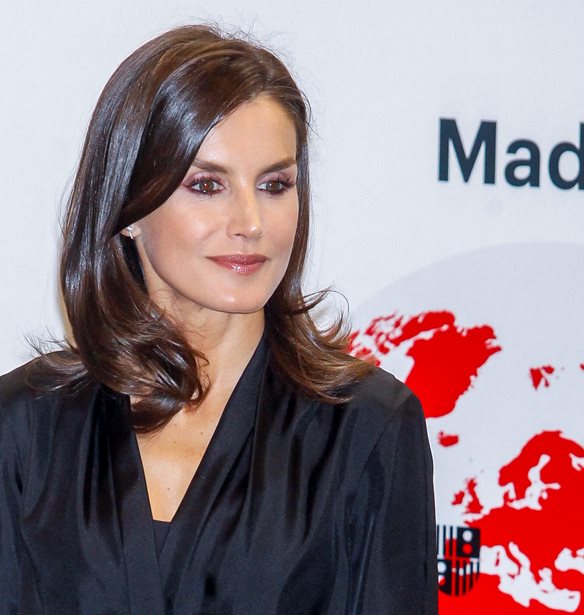 &#x39A;&#x3B1;&#x3C1;&#x3CC; &#x3C6;&#x3BF;&#x3CD;&#x3C3;&#x3C4;&#x3B1;: &#x391;&#x3BA;&#x3BF;&#x3BB;&#x3BF;&#x3CD;&#x3B8;&#x3B7;&#x3C3;&#x3B5; &#x3C4;&#x3BF; &#x3C0;&#x3B1;&#x3C1;&#x3AC;&#x3B4;&#x3B5;&#x3B9;&#x3B3;&#x3BC;&#x3B1; &#x3C4;&#x3B7;&#x3C2; &#x3B2;&#x3B1;&#x3C3;&#x3AF;&#x3BB;&#x3B9;&#x3C3;&#x3C3;&#x3B1;&#x3C2; Letizia