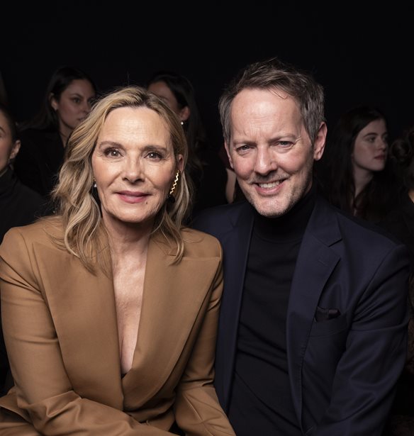 Kim Cattrall &amp; Russel Thomas | &#x397; &#x3C1;&#x3BF;&#x3BC;&#x3B1;&#x3BD;&#x3C4;&#x3B9;&#x3BA;&#x3AE; &#x3AD;&#x3BE;&#x3BF;&#x3B4;&#x3BF;&#x3C2; &#x3B1;&#x3C0;&#x3CC; &#x3C4;&#x3BF; Chelsea Old Town Hall &#x3C0;&#x3BF;&#x3C5; &#x3AD;&#x3B3;&#x3B9;&#x3BD;&#x3B5; viral