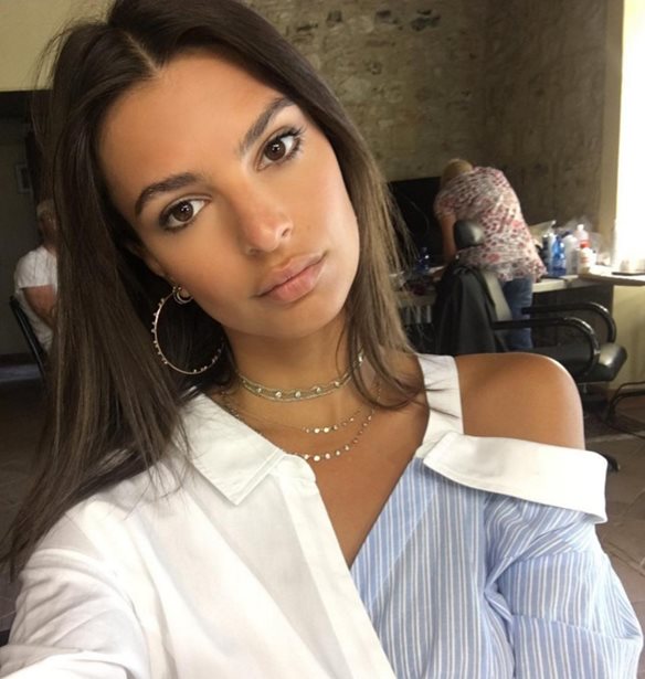 Αυτός είναι ο νέος stylish τρόπος να φοράς το τσόκερ φέτος το καλοκαίρι