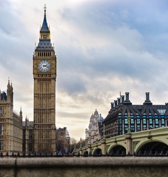 &#x391;&#x3C0;&#x3CC; &#x3C3;&#x3AE;&#x3BC;&#x3B5;&#x3C1;&#x3B1;, &#x3C4;&#x3BF; Big Ben &#x3C4;&#x3BF;&#x3C5; &#x39B;&#x3BF;&#x3BD;&#x3B4;&#x3AF;&#x3BD;&#x3BF;&#x3C5; &#x3C3;&#x3C4;&#x3B1;&#x3BC;&#x3B1;&#x3C4;&#x3AC; &#x3BD;&#x3B1; &#x3C7;&#x3C4;&#x3C5;&#x3C0;&#x3AC;