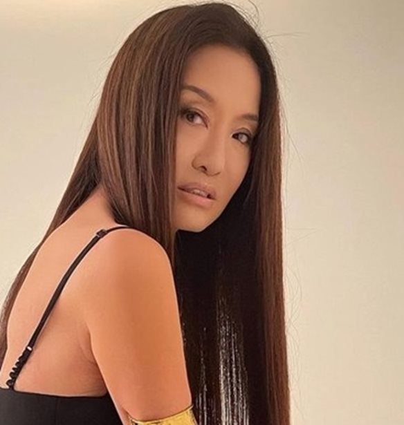 Vera Wang | &#x397; 73&#x3C7;&#x3C1;&#x3BF;&#x3BD;&#x3B7; &#x3C3;&#x3C7;&#x3B5;&#x3B4;&#x3B9;&#x3AC;&#x3C3;&#x3C4;&#x3C1;&#x3B9;&#x3B1; &#x3C0;&#x3B9;&#x3BF; &#x3BD;&#x3AD;&#x3B1; &#x3B1;&#x3C0;&#x3CC; &#x3C0;&#x3BF;&#x3C4;&#x3AD; &#x3C3;&#x3C4;&#x3BF; &#x3BA;&#x3CC;&#x3BA;&#x3BA;&#x3B9;&#x3BD;&#x3BF; &#x3C7;&#x3B1;&#x3BB;&#x3AF;