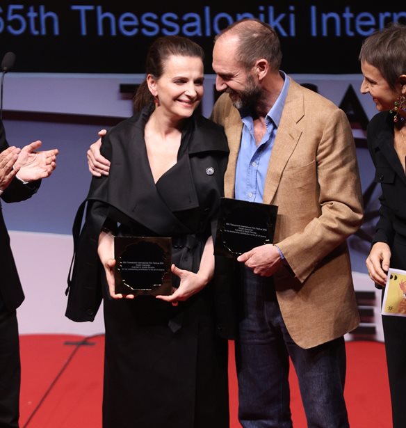Juliette Binoche - Ralph Fiennes | &#x397; &#x3B7;&#x3C7;&#x3B7;&#x3C1;&#x3AE; &#x3C0;&#x3B1;&#x3C1;&#x3BF;&#x3C5;&#x3C3;&#x3AF;&#x3B1; &#x3BA;&#x3B1;&#x3B9; &#x3C4;&#x3BF; &#x3B2;&#x3C1;&#x3B1;&#x3B2;&#x3B5;&#x3AF;&#x3BF; &#x3C4;&#x3BF;&#x3C5;&#x3C2; &#x3C3;&#x3C4;&#x3BF; 65&#x3BF; &#x3A6;&#x3B5;&#x3C3;&#x3C4;&#x3B9;&#x3B2;&#x3AC;&#x3BB; &#x39A;&#x3B9;&#x3BD;&#x3B7;&#x3BC;&#x3B1;&#x3C4;&#x3BF;&#x3B3;&#x3C1;&#x3AC;&#x3C6;&#x3BF;&#x3C5; &#x398;&#x3B5;&#x3C3;&#x3C3;&#x3B1;&#x3BB;&#x3BF;&#x3BD;&#x3AF;&#x3BA;&#x3B7;&#x3C2;