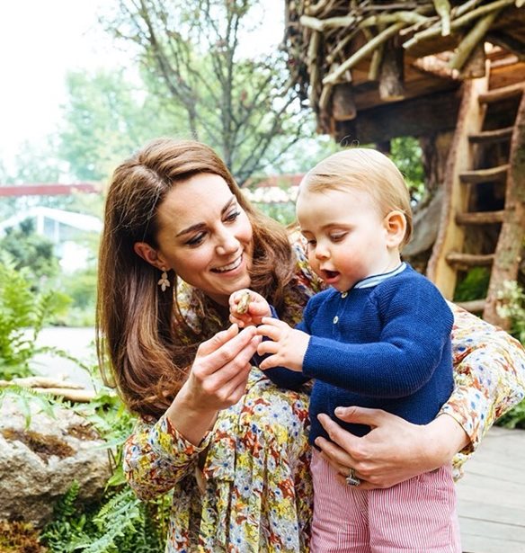 George, Charlotte &#x3BA;&#x3B1;&#x3B9; Louis &#x3C6;&#x3C9;&#x3C4;&#x3BF;&#x3B3;&#x3C1;&#x3B1;&#x3C6;&#x3AF;&#x3B6;&#x3BF;&#x3BD;&#x3C4;&#x3B1;&#x3B9; &#x3C3;&#x3C4;&#x3BF;&#x3BD; &#x3BD;&#x3AD;&#x3BF; &#x3BA;&#x3AE;&#x3C0;&#x3BF; &#x3C0;&#x3BF;&#x3C5; &#x3AD;&#x3C6;&#x3C4;&#x3B9;&#x3B1;&#x3BE;&#x3B5; &#x3B7; Kate Middleton