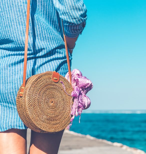 Όσα πρέπει να έχει η τσάντα του καλοκαιριού
