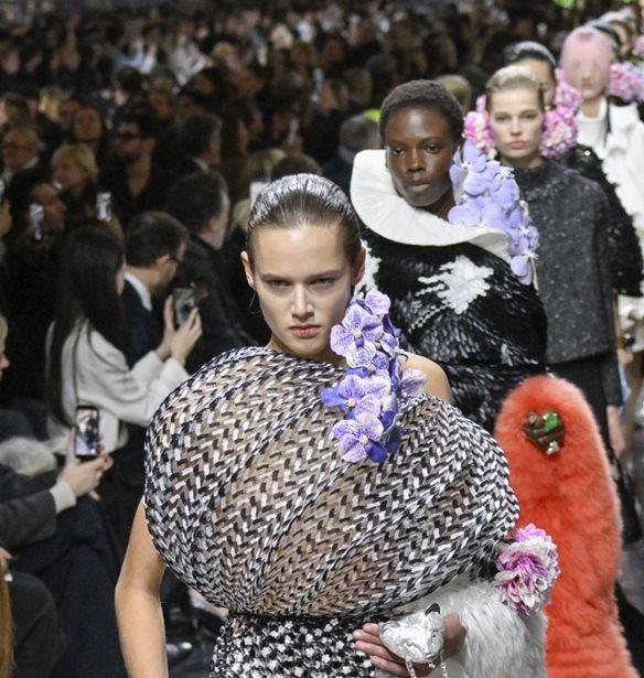 Υψηλή Ραπτική 2.0 | Πώς ο Jonathan Anderson επανεφηύρε τον κώδικα του οίκου Dior