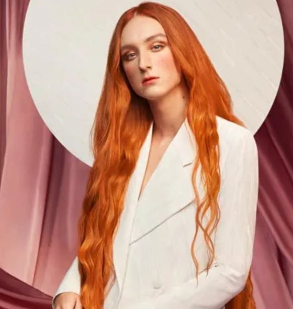 &#x39F; Harris Reed &#x3B5;&#x3AF;&#x3BD;&#x3B1;&#x3B9; &#x3BF; &#x3BD;&#x3AD;&#x3BF;&#x3C2; creative director &#x3C4;&#x3BF;&#x3C5; &#x3BF;&#x3AF;&#x3BA;&#x3BF;&#x3C5; Nina Ricci