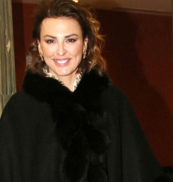&#x397; &#x395;&#x3B2;&#x3B5;&#x3BB;&#x3AF;&#x3BD;&#x3B1; &#x3A0;&#x3B1;&#x3C0;&#x3B1;&#x3BD;&#x3C4;&#x3C9;&#x3BD;&#x3AF;&#x3BF;&#x3C5; &#x3C3;&#x3B5; &#x3BC;&#x3AF;&#x3B1; &#x3C3;&#x3C0;&#x3AC;&#x3BD;&#x3B9;&#x3B1; &#x3B5;&#x3BC;&#x3C6;&#x3AC;&#x3BD;&#x3B9;&#x3C3;&#x3B7;  &#x2013; &#x3A4;&#x3BF; chic look &#x3BC;&#x3B5; &#x3BA;&#x3AC;&#x3C0;&#x3B1;