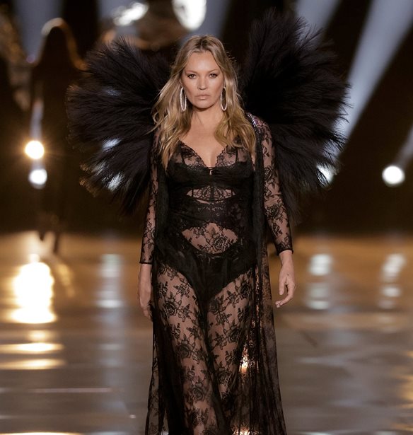 Kate Moss | &#x388;&#x3BA;&#x3B1;&#x3BD;&#x3B5; &#x3C4;&#x3BF; &#x3C0;&#x3C1;&#x3CE;&#x3C4;&#x3BF; &#x3C4;&#x3B7;&#x3C2; catwalk &#x3B3;&#x3B9;&#x3B1; &#x3C4;&#x3B7; Victoria&#x27;s Secret &#x3BC;&#x3B1;&#x3B6;&#x3AF; &#x3BC;&#x3B5; &#x3C4;&#x3B7;&#x3BD; &#x3BA;&#x3CC;&#x3C1;&#x3B7; &#x3C4;&#x3B7;&#x3C2;, Lila