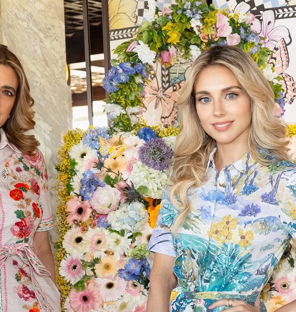 Η Χριστιάννα Β. Βαρδινογιάννη άναψε το χριστουγεννιάτικο δέντρο της ΕΛΠΙΔΑΣ με τον αδερφό της