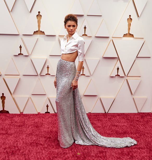 &#x3A4;&#x3BF; look &#x3C4;&#x3B7;&#x3C2; Zendaya &#x3C0;&#x3BF;&#x3C5; &#x3B1;&#x3C0;&#x3BF;&#x3C4;&#x3AF;&#x3BD;&#x3B5;&#x3B9; &#x3C6;&#x3CC;&#x3C1;&#x3BF; &#x3C4;&#x3B9;&#x3BC;&#x3AE;&#x3C2; &#x3C3;&#x3C4;&#x3B7;&#x3BD; Cher