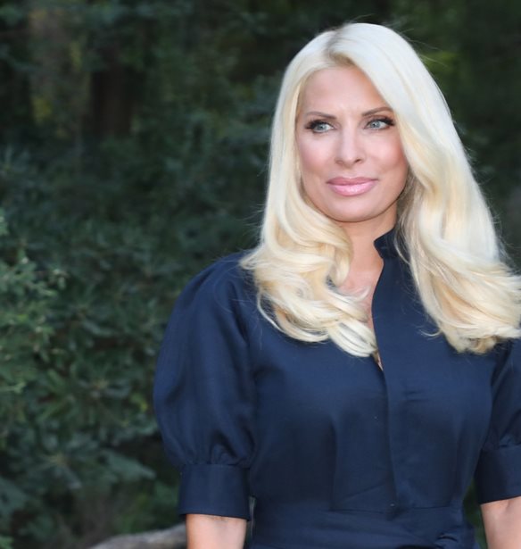 &#x3A0;&#x3BF;&#x3B9;&#x3BF; brand &#x3C5;&#x3C0;&#x3BF;&#x3B3;&#x3C1;&#x3AC;&#x3C6;&#x3B5;&#x3B9; &#x3C4;&#x3BF; &#x3C6;&#x3B8;&#x3B9;&#x3BD;&#x3BF;&#x3C0;&#x3C9;&#x3C1;&#x3B9;&#x3BD;&#x3CC; chic outfit &#x3C4;&#x3B7;&#x3C2; &#x395;&#x3BB;&#x3AD;&#x3BD;&#x3B7;&#x3C2; &#x39C;&#x3B5;&#x3BD;&#x3B5;&#x3B3;&#x3AC;&#x3BA;&#x3B7;