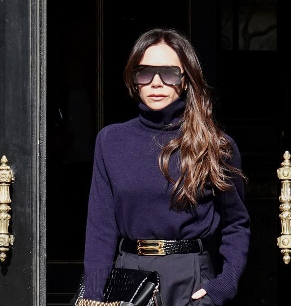 H Victoria Beckham &#x3BC;&#x3B1;&#x3C2; &#x3B4;&#x3B5;&#x3AF;&#x3C7;&#x3BD;&#x3B5;&#x3B9; &#x3C4;&#x3BF; &#x3C6;&#x3CC;&#x3C1;&#x3B5;&#x3BC;&#x3B1; &#x3C0;&#x3BF;&#x3C5; &#x3B5;&#x3C0;&#x3AD;&#x3BB;&#x3B5;&#x3BE;&#x3B5; &#x3B3;&#x3B9;&#x3B1; &#x3C4;&#x3B7;&#x3BD; &#x3C0;&#x3B1;&#x3C1;&#x3B1;&#x3BC;&#x3BF;&#x3BD;&#x3AE; &#x3C4;&#x3B7;&#x3C2; &#x3A0;&#x3C1;&#x3C9;&#x3C4;&#x3BF;&#x3C7;&#x3C1;&#x3BF;&#x3BD;&#x3B9;&#x3AC;&#x3C2;