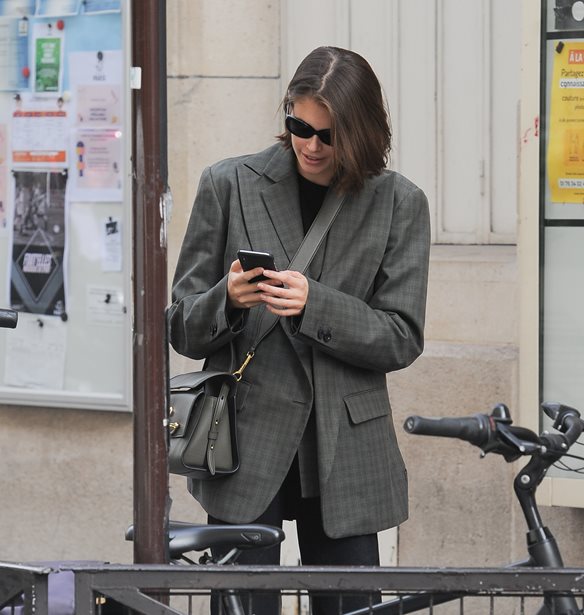 &#x39A;&#x3B1;&#x3BC;&#x3AF;&#x3B1; &#x3B4;&#x3B5;&#x3BD; &#x3C6;&#x3BF;&#x3C1;&#x3AC;&#x3B5;&#x3B9; &#x3C4;&#x3BF; &#x3C3;&#x3B1;&#x3BA;&#x3AC;&#x3BA;&#x3B9; &#x3C3;&#x3B1;&#x3BD; &#x3C4;&#x3B7;&#x3BD; Kaia Gerber