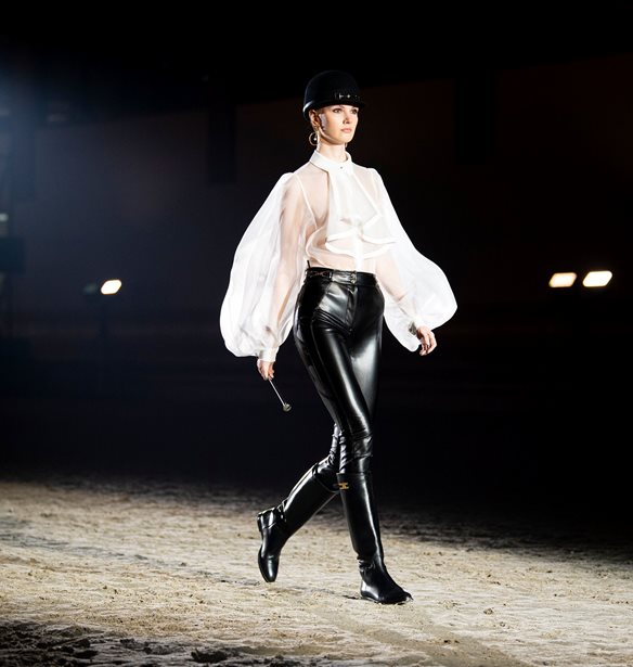 Elisabetta Franchi | &#x3A0;&#x3CE;&#x3C2; &#x3B8;&#x3B1; &#x3C0;&#x3B1;&#x3C1;&#x3B1;&#x3BA;&#x3BF;&#x3BB;&#x3BF;&#x3C5;&#x3B8;&#x3AE;&#x3C3;&#x3B5;&#x3B9;&#x3C2; &#x3C4;&#x3BF; show &#x3C3;&#x3C4;&#x3B7;&#x3BD; &#x395;&#x3B2;&#x3B4;&#x3BF;&#x3BC;&#x3AC;&#x3B4;&#x3B1; &#x39C;&#x3CC;&#x3B4;&#x3B1;&#x3C2; &#x3C4;&#x3BF;&#x3C5; &#x39C;&#x3B9;&#x3BB;&#x3AC;&#x3BD;&#x3BF;&#x3C5;