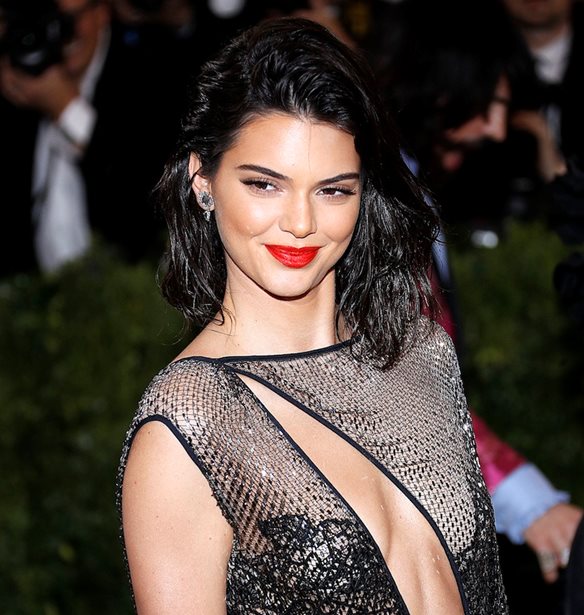 &#x391;&#x3C0;&#x3BF;&#x3BA;&#x3B1;&#x3BB;&#x3CD;&#x3C6;&#x3B8;&#x3B7;&#x3BA;&#x3B5; &#x3C4;&#x3BF; &#x3B8;&#x3AD;&#x3BC;&#x3B1; &#x3C4;&#x3BF;&#x3C5; Met Gala 2018 (;)