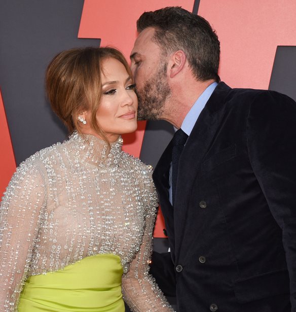 Jennifer Lopez | &#x397; &#x3BA;&#x3AF;&#x3BD;&#x3B7;&#x3C3;&#x3B7; &#x3C0;&#x3BF;&#x3C5; &#x3C0;&#x3C5;&#x3C1;&#x3BF;&#x3B4;&#x3BF;&#x3C4;&#x3B5;&#x3AF; &#x3C4;&#x3B9;&#x3C2; &#x3C6;&#x3AE;&#x3BC;&#x3B5;&#x3C2; &#x3B4;&#x3B9;&#x3B1;&#x3B6;&#x3C5;&#x3B3;&#x3AF;&#x3BF;&#x3C5; &#x3B1;&#x3C0;&#x3CC; &#x3C4;&#x3BF;&#x3BD; Ben Affleck
