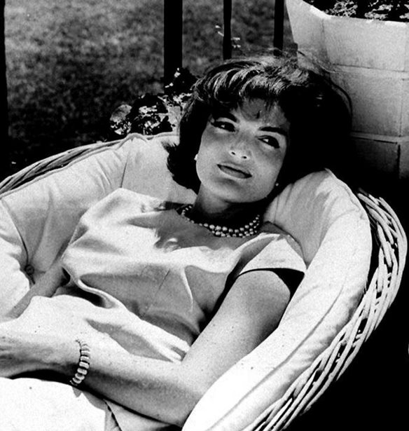 Jackie Kennedy: &#x39F;&#x3B9; 9 stars &#x3C0;&#x3BF;&#x3C5; &#x3C4;&#x3B7;&#x3BD; &#x3AD;&#x3C7;&#x3BF;&#x3C5;&#x3BD; &#x3C5;&#x3C0;&#x3BF;&#x3B4;&#x3C5;&#x3B8;&#x3B5;&#x3AF; &#x3C3;&#x3B5; &#x3C4;&#x3B1;&#x3B9;&#x3BD;&#x3AF;&#x3B5;&#x3C2;