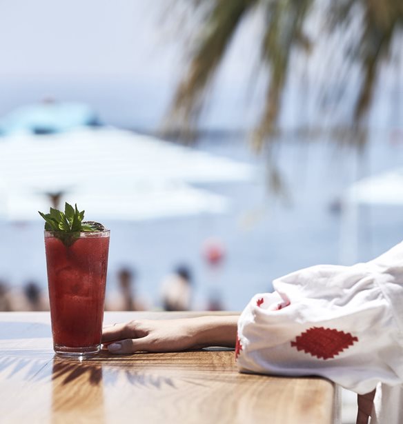 &#x3A4;&#x3BF; Nammos Limasol &#x3BA;&#x3B1;&#x3B9; &#x3C4;&#x3BF; The Retail Village &#x3B5;&#x3C0;&#x3B9;&#x3C3;&#x3C4;&#x3C1;&#x3AD;&#x3C6;&#x3BF;&#x3C5;&#x3BD; &#x3B3;&#x3B9;&#x3B1; &#x3BC;&#x3AF;&#x3B1; &#x3B1;&#x3BA;&#x3CC;&#x3BC;&#x3B1; &#x3B1;&#x3C0;&#x3BF;&#x3BB;&#x3B1;&#x3C5;&#x3C3;&#x3C4;&#x3B9;&#x3BA;&#x3AE; &#x3C7;&#x3C1;&#x3BF;&#x3BD;&#x3B9;&#x3AC; &#x3B3;&#x3B5;&#x3BC;&#x3AC;&#x3C4;&#x3B7; &#x3B3;&#x3B5;&#x3CD;&#x3C3;&#x3B7; &#x3BA;&#x3B1;&#x3B9; &#x3BC;&#x3CC;&#x3B4;&#x3B1;