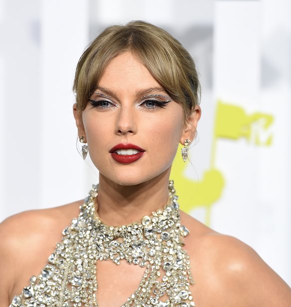 Taylor Swift | &#x39F; &#x3B9;&#x3B4;&#x3B9;&#x3B1;&#x3AF;&#x3C4;&#x3B5;&#x3C1;&#x3BF;&#x3C2; &#x3C4;&#x3C1;&#x3CC;&#x3C0;&#x3BF;&#x3C2; &#x3BC;&#x3B5; &#x3C4;&#x3BF;&#x3BD; &#x3BF;&#x3C0;&#x3BF;&#x3AF;&#x3BF; &#x3AD;&#x3BA;&#x3B1;&#x3BD;&#x3B5; &#x3B3;&#x3BD;&#x3C9;&#x3C3;&#x3C4;&#x3AE; &#x3BC;&#x3AF;&#x3B1; pub &#x3C3;&#x3C4;&#x3BF; &#x39B;&#x3BF;&#x3BD;&#x3B4;&#x3AF;&#x3BD;&#x3BF;