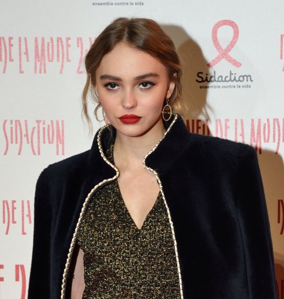 Vanessa Paradis &#x3BA;&#x3B1;&#x3B9; Lily-Rose Depp &#x3C6;&#x3C9;&#x3C4;&#x3BF;&#x3B3;&#x3C1;&#x3B1;&#x3C6;&#x3AF;&#x3B6;&#x3BF;&#x3BD;&#x3C4;&#x3B1;&#x3B9; &#x3BC;&#x3B1;&#x3B6;&#x3AF; &#x3B3;&#x3B9;&#x3B1; &#x3BA;&#x3B1;&#x3BB;&#x3CC; &#x3C3;&#x3BA;&#x3BF;&#x3C0;&#x3CC;