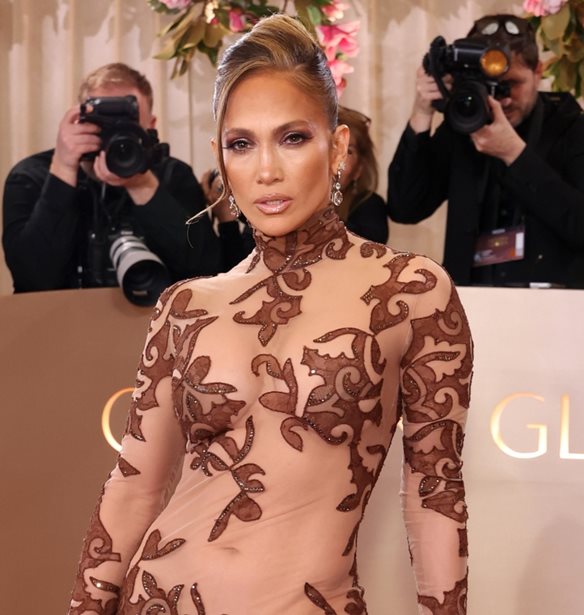 Χρυσές Σφαίρες | Η Jennifer Lopez με naked dress του 2003 στο κοκκινο χαλί