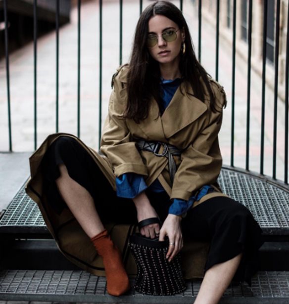 Το ανοιξιάτικο πανωφόρι που φόρεσαν όλα τα it-girls στις Εβδομάδες Μόδας