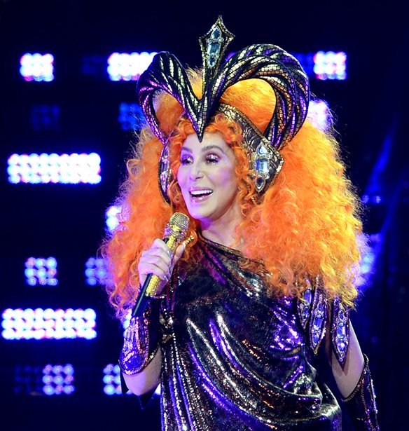 &#x397; Cher, &#x3C3;&#x3C4;&#x3B1; 74 &#x3C4;&#x3B7;&#x3C2; &#x3C7;&#x3C1;&#x3CC;&#x3BD;&#x3B9;&#x3B1;, &#x3B5;&#x3AF;&#x3BD;&#x3B1;&#x3B9; &#x3B7; &#x3B2;&#x3B1;&#x3C3;&#x3AF;&#x3BB;&#x3B9;&#x3C3;&#x3C3;&#x3B1; &#x3C4;&#x3BF;&#x3C5; red carpet glamour