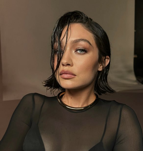 Gigi Hadid | Τόλμησε τη μεγαλύτερη αλλαγή στα μαλλιά της και ο Δημήτρης Γιαννέτος βρίσκεται πίσω από αυτήν