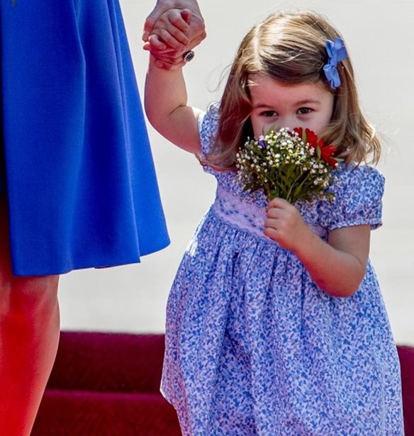 H Kate Middleton &#x3B1;&#x3C0;&#x3BF;&#x3BA;&#x3B1;&#x3BB;&#x3CD;&#x3C0;&#x3C4;&#x3B5;&#x3B9; &#x3C4;&#x3BF; &#x3B1;&#x3B3;&#x3B1;&#x3C0;&#x3B7;&#x3BC;&#x3AD;&#x3BD;&#x3BF; &#x3C7;&#x3C1;&#x3CE;&#x3BC;&#x3B1; &#x3C4;&#x3B7;&#x3C2; &#x3C0;&#x3C1;&#x3B9;&#x3B3;&#x3BA;&#x3AF;&#x3C0;&#x3B9;&#x3C3;&#x3C3;&#x3B1;&#x3C2; Charlotte