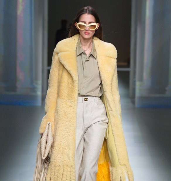 Πανωφόρι με κρόσσια | 5 low budget κομμάτια για να υιοθετήσεις την τάση τώρα