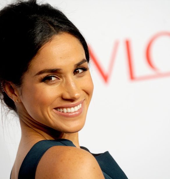 H Meghan Markle &#x3C6;&#x3BF;&#x3C1;&#x3AC; &#x3AD;&#x3BD;&#x3B1; &#x3B4;&#x3B1;&#x3C7;&#x3C4;&#x3C5;&#x3BB;&#x3AF;&#x3B4;&#x3B9;- &#x3B1;&#x3BD;&#x3B1;&#x3C6;&#x3BF;&#x3C1;&#x3AC; &#x3C3;&#x3C4;&#x3BF;&#x3BD; &#x3C0;&#x3C1;&#x3AF;&#x3B3;&#x3BA;&#x3B9;&#x3C0;&#x3B1; Harry