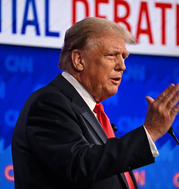 A&#x3C0;&#x3CC;&#x3C0;&#x3B5;&#x3B9;&#x3C1;&#x3B1; &#x3B4;&#x3BF;&#x3BB;&#x3BF;&#x3C6;&#x3BF;&#x3BD;&#x3AF;&#x3B1;&#x3C2; &#x3BA;&#x3B1;&#x3C4;&#x3AC; &#x3C4;&#x3BF;&#x3C5; Donald Trump | &#x397; &#x3C3;&#x3C4;&#x3B9;&#x3B3;&#x3BC;&#x3AE; &#x3C4;&#x3B7;&#x3C2; &#x3B5;&#x3C0;&#x3AF;&#x3B8;&#x3B5;&#x3C3;&#x3B7;&#x3C2; - &#x39D;&#x3B5;&#x3BA;&#x3C1;&#x3CC;&#x3C2; &#x3BF; &#x3B4;&#x3C1;&#x3AC;&#x3C3;&#x3C4;&#x3B7;&#x3C2;