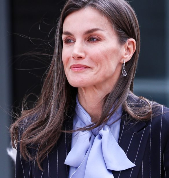 &#x392;&#x3B1;&#x3C3;&#x3AF;&#x3BB;&#x3B9;&#x3C3;&#x3C3;&#x3B1; Letizia &#x3C4;&#x3B7;&#x3C2; &#x399;&#x3C3;&#x3C0;&#x3B1;&#x3BD;&#x3AF;&#x3B1;&#x3C2; | &#x39C;&#x3B5; midi floral &#x3C6;&#x3CC;&#x3C1;&#x3B5;&#x3BC;&#x3B1; &#x3B1;&#x3C0;&#x3CC; &#x3C4;&#x3B7; Massimo Dutti &#x3BA;&#x3B1;&#x3B9; &#x3B1;&#x3BE;&#x3B5;&#x3C3;&#x3BF;&#x3C5;&#x3AC;&#x3C1; &#x3C3;&#x3B5; &#x3B3;&#x3AE;&#x3B9;&#x3BD;&#x3BF;&#x3C5;&#x3C2; &#x3C4;&#x3CC;&#x3BD;&#x3BF;&#x3C5;&#x3C2;
