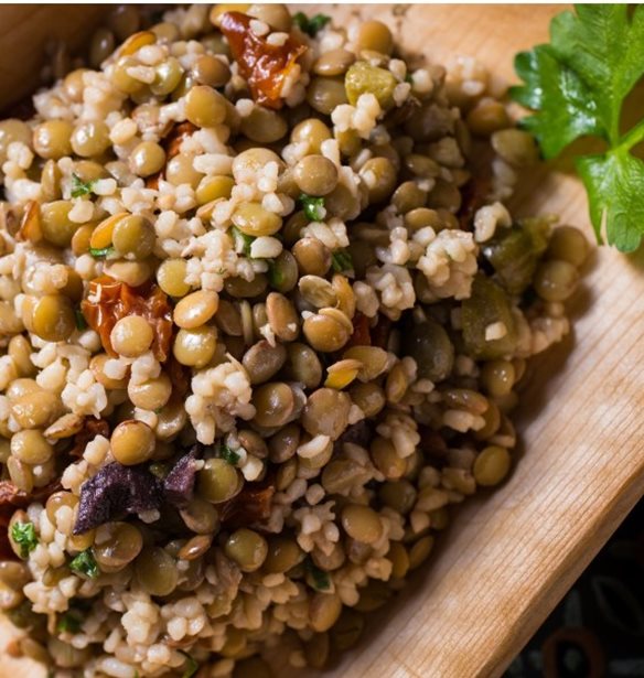 Νηστίσιμη σαλάτα με φακές και κινόα