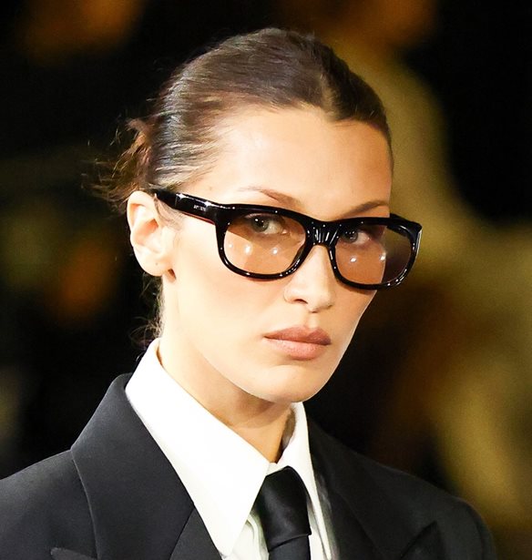 Bella Hadid | &#x397; &#x3B5;&#x3BD;&#x3C5;&#x3B4;&#x3B1;&#x3C4;&#x3B9;&#x3BA;&#x3AE; &#x3BA;&#x3C1;&#x3AD;&#x3BC;&#x3B1; &#x3BC;&#x3B5; &#x3C7;&#x3C1;&#x3CE;&#x3BC;&#x3B1; &#x3C0;&#x3BF;&#x3C5; &#x3C6;&#x3BF;&#x3C1;&#x3AC; &#x3BA;&#x3B1;&#x3B8;&#x3B7;&#x3BC;&#x3B5;&#x3C1;&#x3B9;&#x3BD;&#x3AC; &#x3B1;&#x3BD;&#x3C4;&#x3AF; &#x3B3;&#x3B9;&#x3B1; foundation