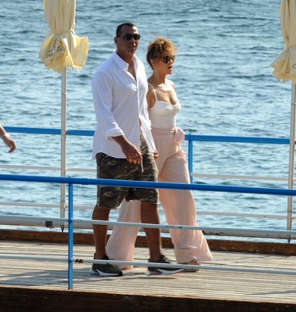 Jennifer Lopez-Alex Rodiguez: &#x3A0;&#x3BF;&#x3CD; &#x3C4;&#x3BF;&#x3C5;&#x3C2; &#x3B1;&#x3C0;&#x3B1;&#x3B8;&#x3B1;&#x3BD;&#x3AC;&#x3C4;&#x3B9;&#x3C3;&#x3B5; &#x3BF; &#x3C6;&#x3C9;&#x3C4;&#x3BF;&#x3B3;&#x3C1;&#x3B1;&#x3C6;&#x3B9;&#x3BA;&#x3CC;&#x3C2; &#x3C6;&#x3B1;&#x3BA;&#x3CC;&#x3C2;;