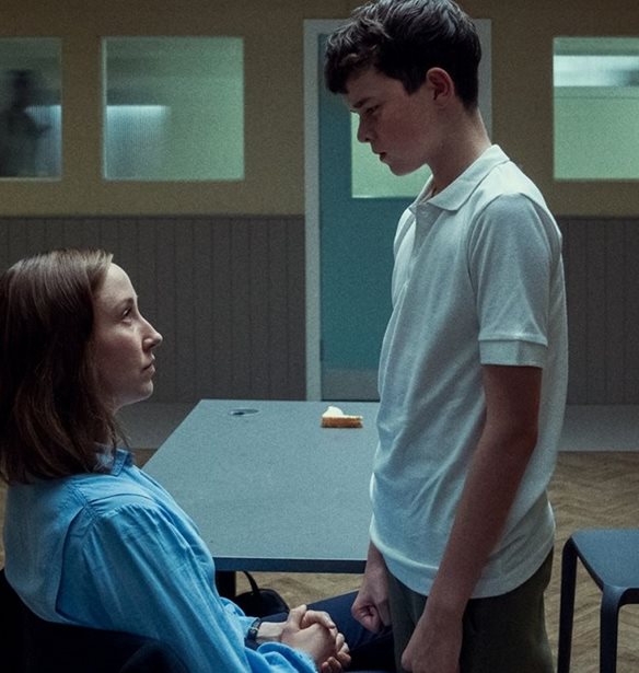 Adolescence | &#x397; &#x3B4;&#x3B9;&#x3B1;&#x3BA;&#x3C1;&#x3B9;&#x3C4;&#x3B9;&#x3BA;&#x3AE; &#x3B5;&#x3BC;&#x3C6;&#x3AC;&#x3BD;&#x3B9;&#x3C3;&#x3B7; &#x3C4;&#x3B7;&#x3C2; &quot;Katie&quot; &#x3C3;&#x3C4;&#x3BF; &#x3C6;&#x3B9;&#x3BD;&#x3AC;&#x3BB;&#x3B5; &#x3C4;&#x3B7;&#x3C2; &#x3C3;&#x3B5;&#x3B9;&#x3C1;&#x3AC;&#x3C2;