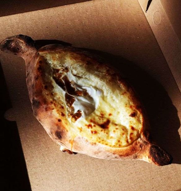 Khachapuri, &#x3C4;&#x3BF; &#x3B1;&#x3C1;&#x3B9;&#x3C3;&#x3C4;&#x3BF;&#x3C5;&#x3C1;&#x3B3;&#x3B7;&#x3BC;&#x3B1;&#x3C4;&#x3B9;&#x3BA;&#x3CC; &#x3C0;&#x3B5;&#x3CA;&#x3BD;&#x3B9;&#x3C1;&#x3BB;&#x3AF; &#x3C4;&#x3B7;&#x3C2; &#x393;&#x3B5;&#x3C9;&#x3C1;&#x3B3;&#x3AF;&#x3B1;&#x3C2;