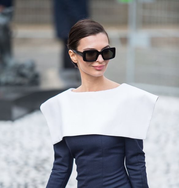 H Emily Ratajkowski &#x3B4;&#x3AF;&#x3BD;&#x3B5;&#x3B9; &#x3AD;&#x3BD;&#x3B1; &#x3B1;&#x3BD;&#x3BF;&#x3B9;&#x3BE;&#x3B9;&#x3AC;&#x3C4;&#x3B9;&#x3BA;&#x3BF; twist &#x3C3;&#x3C4;&#x3BF; &#x3BD;&#x3C4;&#x3CD;&#x3C3;&#x3B9;&#x3BC;&#x3CC; &#x3C4;&#x3B7;&#x3C2;