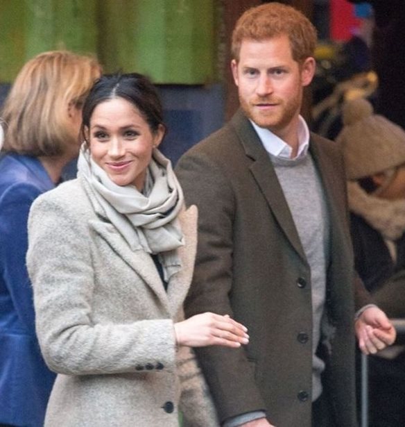 Meghan Markle: N&#x3AD;&#x3B1; &#x3B5;&#x3BC;&#x3C6;&#x3AC;&#x3BD;&#x3B9;&#x3C3;&#x3B7; &#x3BC;&#x3B5; total black!