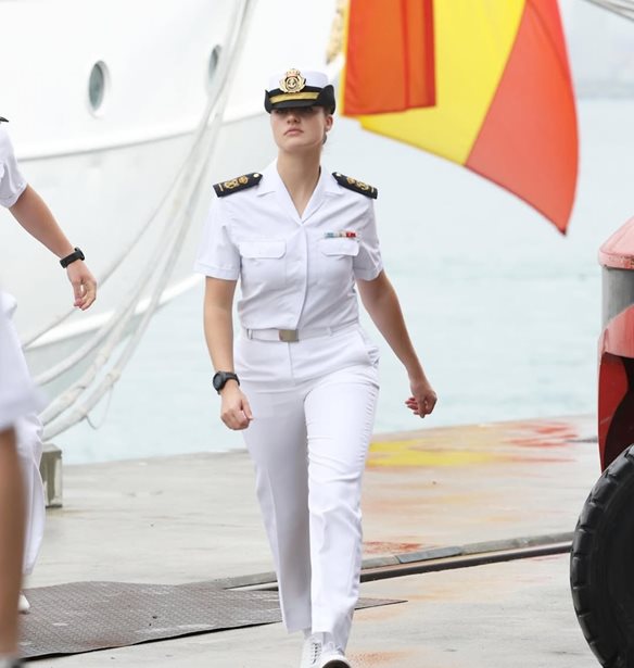 &#x397; &#x3C3;&#x3C5;&#x3BD;&#x3AC;&#x3BD;&#x3C4;&#x3B7;&#x3C3;&#x3B7; &#x3C4;&#x3B7;&#x3C2; &#x3C0;&#x3C1;&#x3B9;&#x3B3;&#x3BA;&#x3AF;&#x3C0;&#x3B9;&#x3C3;&#x3C3;&#x3B1;&#x3C2; Leonor &#x3BC;&#x3B5; &#x3C4;&#x3B7;&#x3BD; &#x3A0;&#x3C1;&#x3CE;&#x3C4;&#x3B7; &#x39A;&#x3C5;&#x3C1;&#x3AF;&#x3B1; &#x3C4;&#x3B7;&#x3C2; &#x394;&#x3BF;&#x3BC;&#x3B9;&#x3BD;&#x3B9;&#x3BA;&#x3B1;&#x3BD;&#x3AE;&#x3C2; &#x394;&#x3B7;&#x3BC;&#x3BF;&#x3BA;&#x3C1;&#x3B1;&#x3C4;&#x3AF;&#x3B1;&#x3C2;, Raquel Arbaje