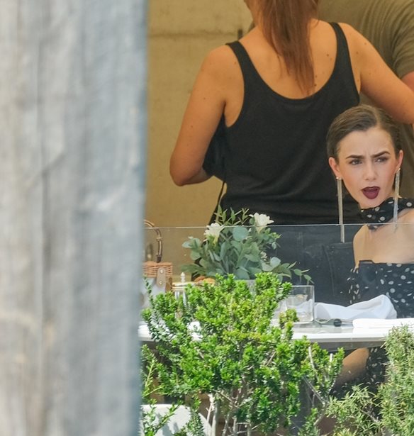 Emily in Paris | &#x39F;&#x3B9; &#x3C0;&#x3C1;&#x3CE;&#x3C4;&#x3B5;&#x3C2; &#x3C6;&#x3C9;&#x3C4;&#x3BF;&#x3B3;&#x3C1;&#x3B1;&#x3C6;&#x3AF;&#x3B5;&#x3C2; &#x3B1;&#x3C0;&#x3CC; &#x3C4;&#x3B1; &#x3B3;&#x3C5;&#x3C1;&#x3AF;&#x3C3;&#x3BC;&#x3B1;&#x3C4;&#x3B1; &#x3C4;&#x3B7;&#x3C2; 5&#x3B7;&#x3C2; &#x3C3;&#x3B5;&#x3B6;&#x3CC;&#x3BD; &#x3C3;&#x3C4;&#x3B7; &#x392;&#x3B5;&#x3BD;&#x3B5;&#x3C4;&#x3AF;&#x3B1;