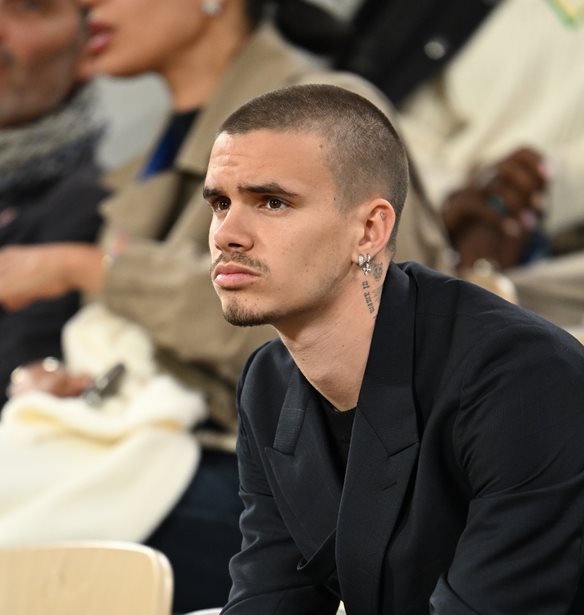 &#x393;&#x3B9;&#x3B1;&#x3C4;&#x3AF; &#x3BF; Romeo Beckham &#x3AD;&#x3C6;&#x3C5;&#x3B3;&#x3B5; &#x3B1;&#x3C0;&#x3CC; &#x3C4;&#x3BF; &#x3C3;&#x3C0;&#x3AF;&#x3C4;&#x3B9; &#x3C4;&#x3B7;&#x3C2; &#x3BF;&#x3B9;&#x3BA;&#x3BF;&#x3B3;&#x3AD;&#x3BD;&#x3B5;&#x3B9;&#x3B1;&#x3C2; &#x3BC;&#x3B5;&#x3C4;&#x3AC; &#x3C4;&#x3BF;&#x3BD; &#x3C7;&#x3C9;&#x3C1;&#x3B9;&#x3C3;&#x3BC;&#x3CC;