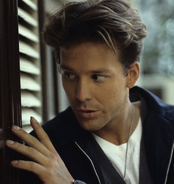 &#x3A0;&#x3BF;&#x3B9;&#x3BF; &#x3C3;&#x3CD;&#x3BC;&#x3B2;&#x3BF;&#x3BB;&#x3BF; &#x3C4;&#x3BF;&#x3C5; &#x3C3;&#x3B5;&#x3BE;;  &#x391;&#x3B3;&#x3BD;&#x3CE;&#x3C1;&#x3B9;&#x3C3;&#x3C4;&#x3BF;&#x3C2; &#x3BF; 73&#x3C7;&#x3C1;&#x3BF;&#x3BD;&#x3BF;&#x3C2; Mickey Rourke &#x3C3;&#x3B5; &#x3BD;&#x3AD;&#x3B1; &#x3C6;&#x3C9;&#x3C4;&#x3BF;&#x3B3;&#x3C1;&#x3B1;&#x3C6;&#x3AF;&#x3B1;