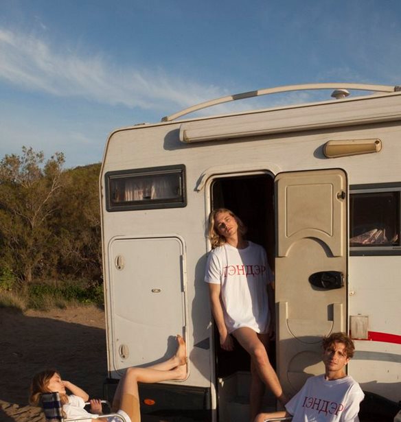 Summer Vibes: &#x3A4;&#x3B1; &#x3BD;&#x3AD;&#x3B1; brands &#x3C4;&#x3B7;&#x3C2; &#x3B5;&#x3BB;&#x3BB;&#x3B7;&#x3BD;&#x3B9;&#x3BA;&#x3AE;&#x3C2; &#x3BC;&#x3CC;&#x3B4;&#x3B1;&#x3C2;