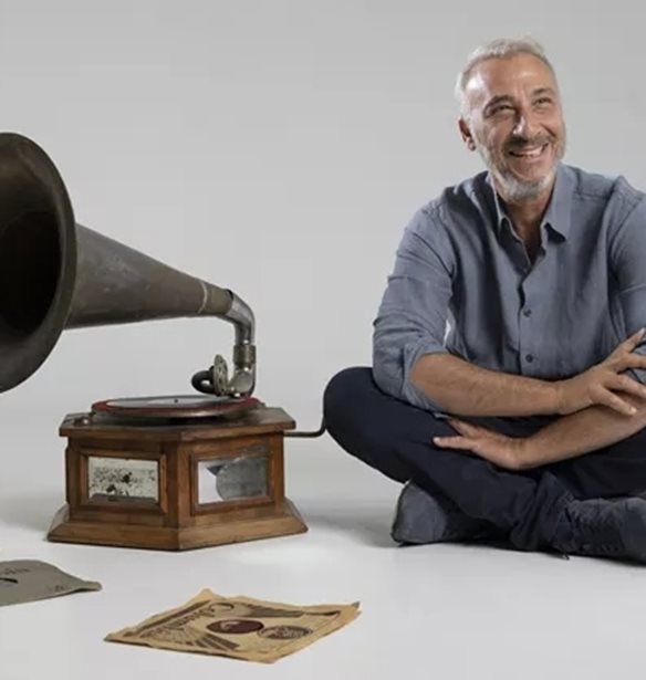 &#x39C;&#x3AF;&#x3BD;&#x3C9;&#x3C2; &#x39C;&#x3AC;&#x3C4;&#x3C3;&#x3B1;&#x3C2;: &quot;&#x3A0;&#x3B1;&#x3AF;&#x3C1;&#x3BD;&#x3C9; &#x3C4;&#x3BF;&#x3C5;&#x3C2; &#x3B2;&#x3AD;&#x3B2;&#x3B7;&#x3BB;&#x3BF;&#x3C5;&#x3C2; &#x3C1;&#x3C5;&#x3B8;&#x3BC;&#x3BF;&#x3CD;&#x3C2; &#x3C4;&#x3BF;&#x3C5; &#x39C;&#x3AC;&#x3C1;&#x3BA;&#x3BF;&#x3C5;, &#x3C4;&#x3B9;&#x3C2; &#x3B8;&#x3B5;&#x3CA;&#x3BA;&#x3AD;&#x3C2; &#x3BC;&#x3B5;&#x3BB;&#x3C9;&#x3B4;&#x3AF;&#x3B5;&#x3C2; &#x3C4;&#x3BF;&#x3C5; &#x3A4;&#x3C3;&#x3B9;&#x3C4;&#x3C3;&#x3AC;&#x3BD;&#x3B7; &#x3BA;&#x3B1;&#x3B9; &#x3C4;&#x3B1; &#x3B2;&#x3AC;&#x3B6;&#x3C9; &#x3C3;&#x3C4;&#x3BF; &#x3B4;&#x3B9;&#x3BA;&#x3CC; &#x3BC;&#x3BF;&#x3C5; &#x3BC;&#x3BF;&#x3C5;&#x3C3;&#x3B9;&#x3BA;&#x3CC; &#x3C3;&#x3CD;&#x3BC;&#x3C0;&#x3B1;&#x3BD;&quot;