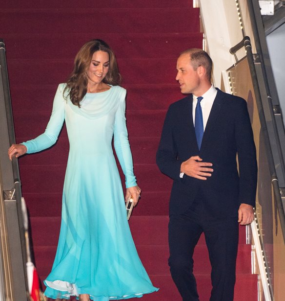 &#x39A;&#x3B1;&#x3B9; &#x3BF;&#x3B9; &#x3C0;&#x3C1;&#x3AF;&#x3B3;&#x3BA;&#x3B9;&#x3C0;&#x3B1;&#x3C2; William &#x3BA;&#x3B1;&#x3B9; Kate Middleton &#x3C0;&#x3B1;&#x3AF;&#x3C1;&#x3BD;&#x3BF;&#x3C5;&#x3BD; &#x3B8;&#x3AD;&#x3C3;&#x3B7; &#x3C5;&#x3C0;&#x3AD;&#x3C1; &#x3C4;&#x3BF;&#x3C5; #BlackLivesMatter